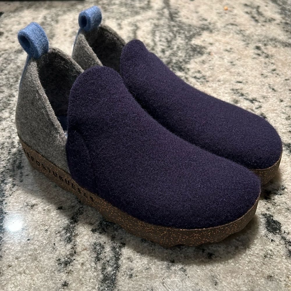 Asportuguesas Women's Gray and Navy Wool Slip-On Shoes